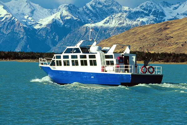 Boating - Los Lagos Hotel (El Calafate)