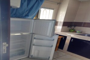 Superior Apartment, 2 Bedrooms, Non Smoking | Private kitchen - Les Residences Mas II (Abidjan)