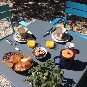 Daily continental breakfast for a fee - Hôtel Les Lauriers (Saint-Tropez)