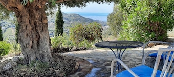 Beautiful house with superb views hills, sea and mountains
