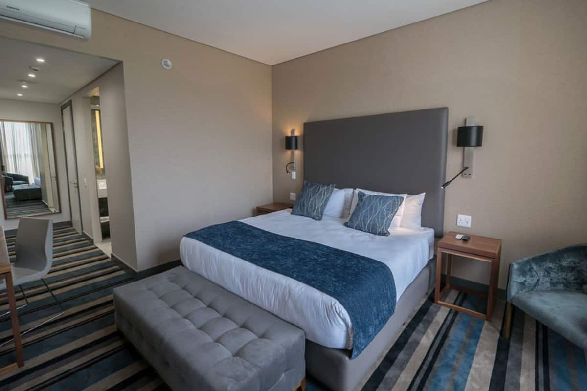 Presidential Suite, 1 Bedroom | In-room safe, desk, WiFi (free), bed sheets