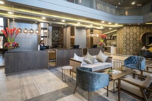 Coin salon dans le hall