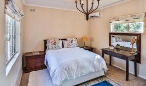 3 bedrooms, in-room safe, desk, free WiFi