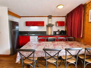 Fridge, oven, dishwasher, coffee/tea maker