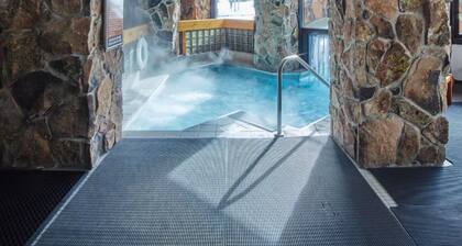 Ski-in/ski-out condo with mountain views, hot tub, pool & gym access