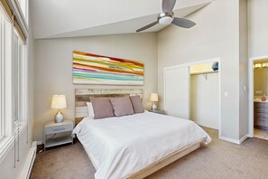 3 bedrooms, iron/ironing board, internet, bed sheets - Renovated condo with deck, mountain view, fireplace & gorgeous kitchen (Crested Butte)