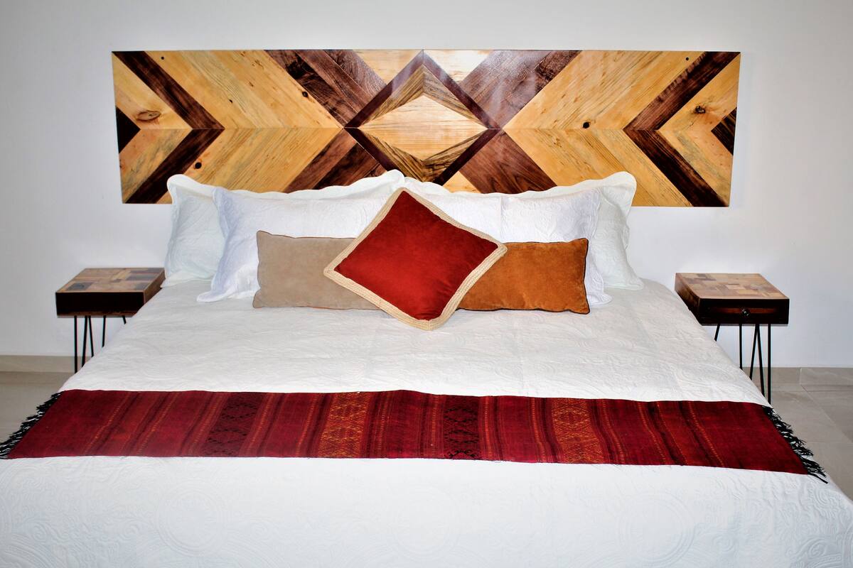 Ropa de cama de alta calidad, escritorio y cortinas blackout 