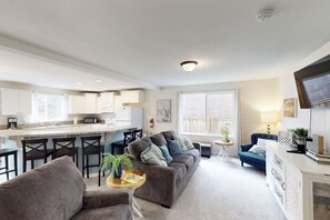 تلفزيون، وحدة تحكم لألعاب الفيديو، مشغل دي في دي