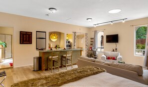 1 bedroom, desk, iron/ironing board, free WiFi