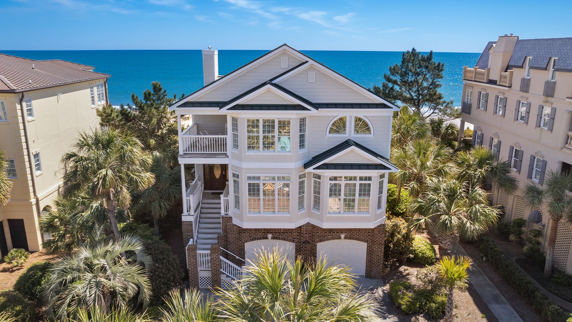 Always Dreamin- Relaxed Luxury Oceanfront, in Gated Community, Home across from the POOL!!!