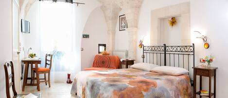 Escritorio, cunas y camas plegables/adicionales