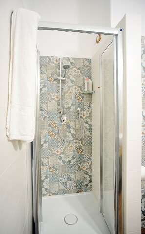 Double Room | Bathroom shower - Santo Stefano (Putignano)