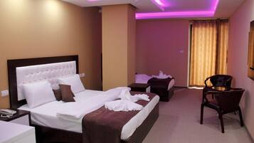 Phòng 3 Deluxe, nhiều giường, không hút thuốc | 3 phòng ngủ, minibar với thức uống miễn phí, két bảo mật tại phòng