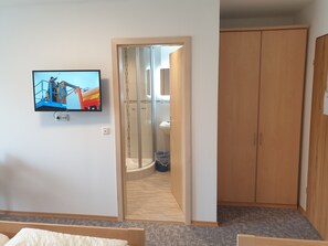 Standard Triple Room | Hypo-allergenic bedding, desk, cots/infant beds, free WiFi