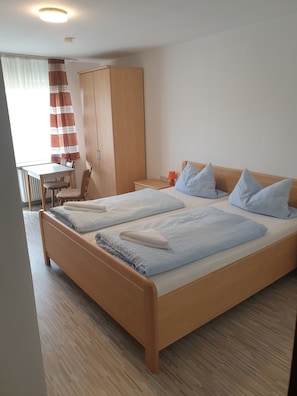 Standard Double Room | Hypo-allergenic bedding, desk, cribs/infant beds, free WiFi - Gasthaus und Pension Stanek (Hofkirchen)