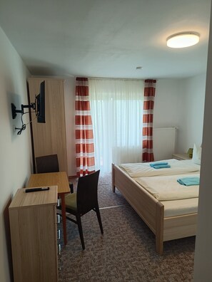 Standard Double Room | Hypo-allergenic bedding, desk, cribs/infant beds, free WiFi - Gasthaus und Pension Stanek (Hofkirchen)