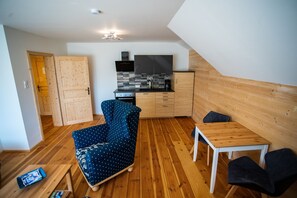 Apartment, 1 Bedroom, Balcony (Nr. 4) | Private kitchen | Fridge, oven, stovetop, cookware/dishes/utensils - Ferienwohnungen Mamauwiese (Gutenstein)