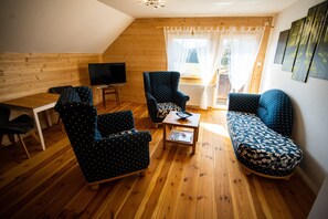 Apartment, 1 Bedroom, Balcony (Nr. 4) | Living area | Flat-screen TV - Ferienwohnungen Mamauwiese (Gutenstein)