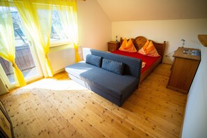 Apartment, 1 Bedroom, Balcony (Nr. 4) | Individually decorated, soundproofing, cribs/infant beds, free WiFi - Ferienwohnungen Mamauwiese (Gutenstein)