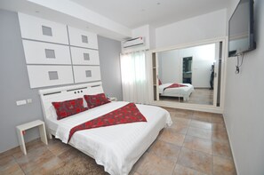 Junior Suite, 1 King Bed | Egyptian cotton sheets, premium bedding, minibar, in-room safe - Miliet Hotel (Abidjan)
