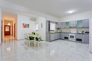 Apartment, Sea View (3 Bedrooms) | Private kitchen | Full-sized fridge, oven, stovetop, espresso maker - Seafront Apartment in Sliema wt Breathtaking Views (Sliema)