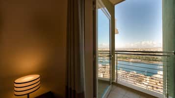 Apartamento (3 Bedrooms) | Zona de estar | Una televisión