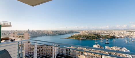 إطلالة من الشرفة