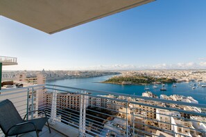 Apartment (3 Bedrooms) | Balcony view