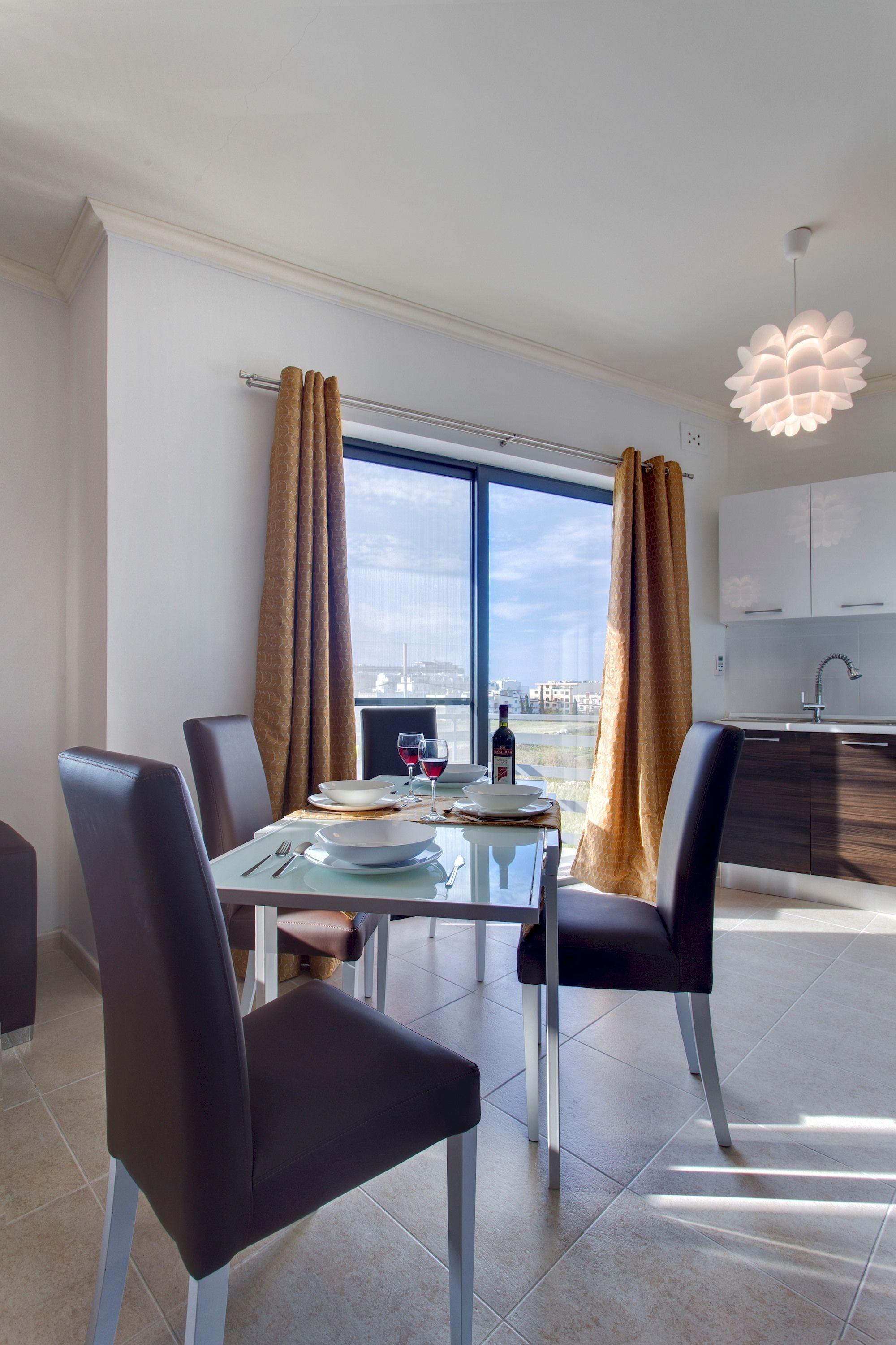 Apartamento, balcón (2 Bedrooms) | Servicio de comidas en la habitación