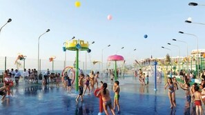 Enjoy thrilling water slides and interactive water features at this lively water park.