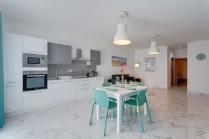 Apartment, 2 Bedrooms | Private kitchen