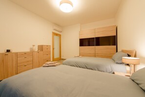 3 bedrooms, iron/ironing board, bed sheets