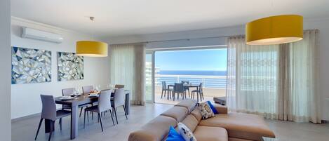 Apartment (3 Bedrooms) | Living area