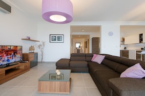 Apartment, 3 Bedrooms, Sea View (3 Bedrooms) | Living area