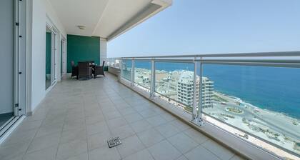 Seafront Luxury Apartment Incl Pool
