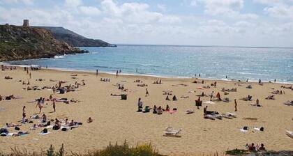 Luxury Seafront Apartment With Pool