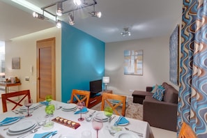 Departamento (2 Bedrooms) | Sala de estar | Televisión 