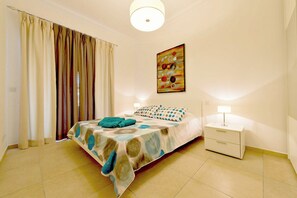 1 bedroom, desk, laptop workspace, free WiFi
