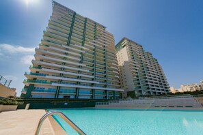 Outdoor pool - Luxury Apartment With Pool (Sliema)