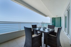 Apartment (2 Bedrooms) | Balcony