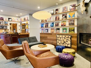 Coin salon dans le hall