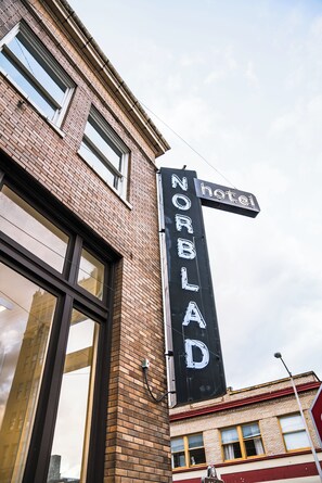 Property grounds - Norblad Hotel (Astoria)