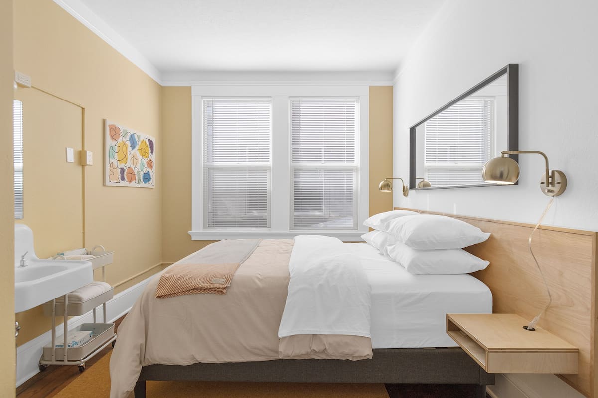 economy room, 1 queen bed, shared bathroom | 1 bedroom, blackout curtains, free wifi, bed sheets