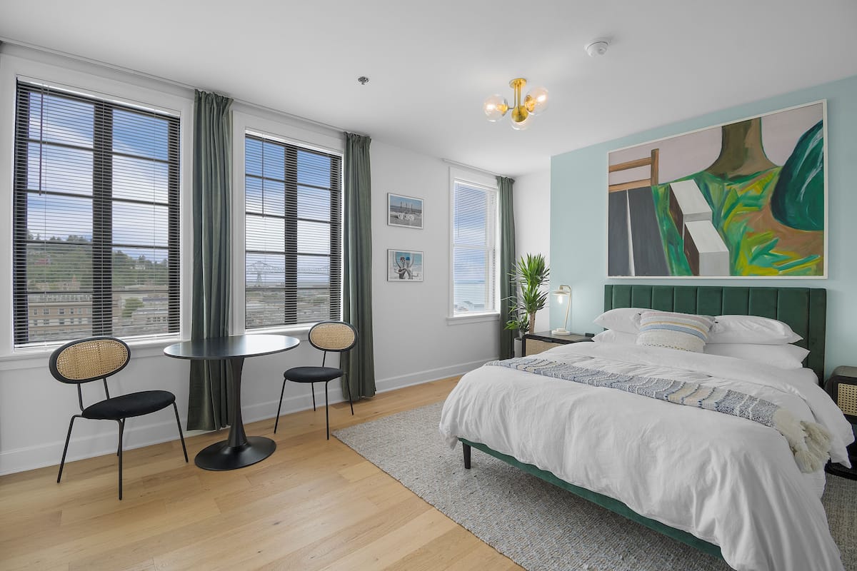 Studio Ville, 1 grand lit, vue ville, dans les dépendances | 1 chambre, rideaux occultants, Wi-Fi gratuit, draps fournis