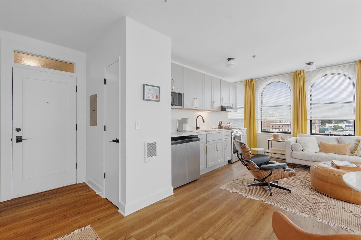 deluxe apartment | private kitchen | fridge, microwave