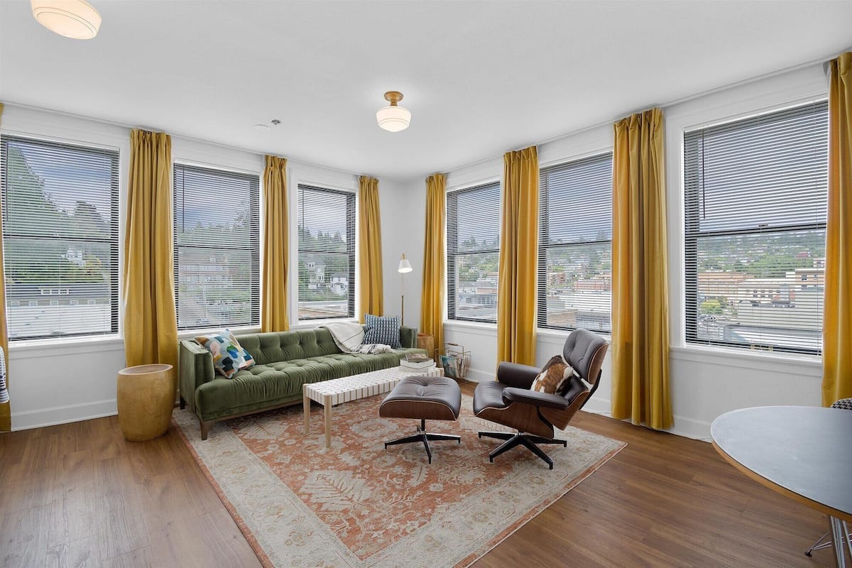 Appartement Standard, 1 grand lit, vue fleuve, dans les dépendances | Coin séjour | IPad, médiathÚque