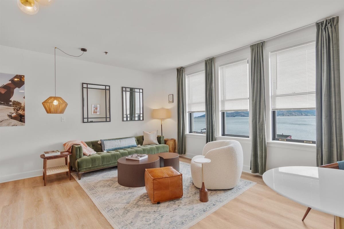 Appartement Confort, 1 grand lit, vue fleuve, dans les dépendances | 1 chambre, rideaux occultants, Wi-Fi gratuit, draps fournis