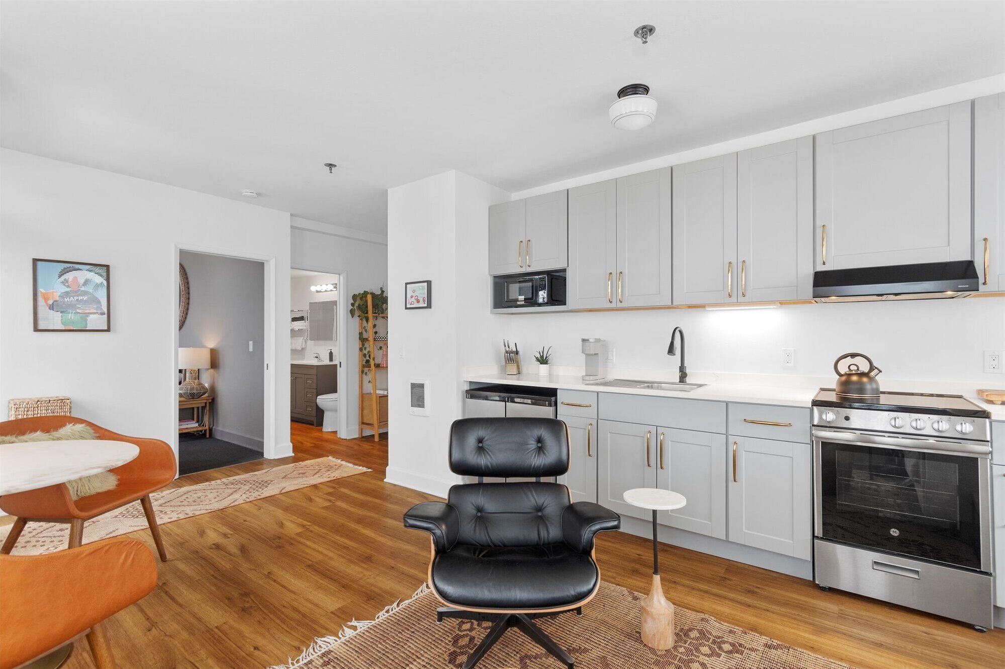 deluxe apartment | private kitchen | fridge, microwave