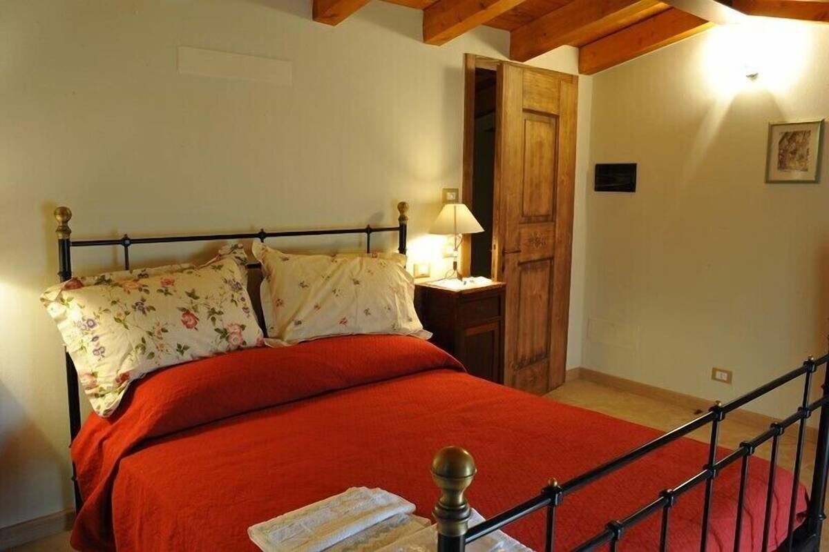 Individually furnished, desk, iron/ironing board, free WiFi