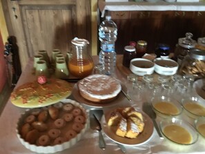Free daily local cuisine breakfast
